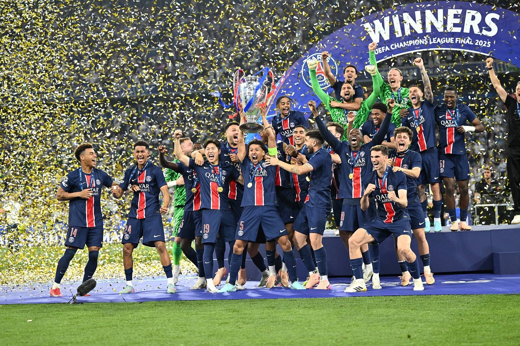 开云棋牌包含巴黎圣日耳曼不断突破！，姆巴佩连续七场比赛得分超过战术调整全场沸腾不已的词条