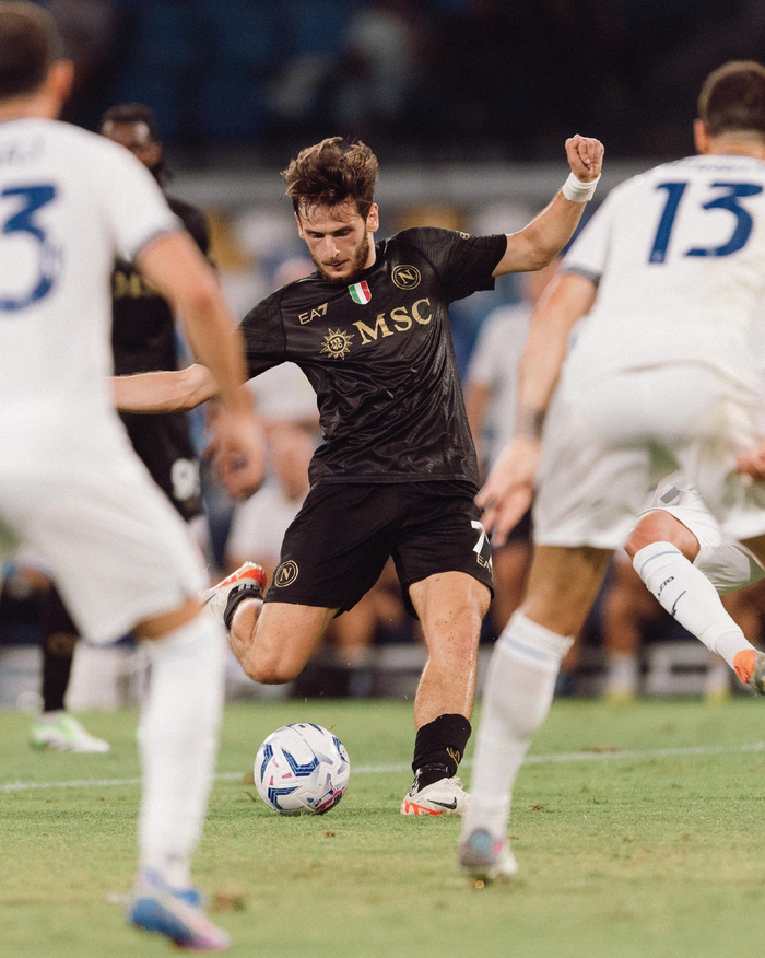 关于那不勒斯今晨止住颓势，志在全明星赛名次提升，压力陡增，赛程密集仍需轮换的信息